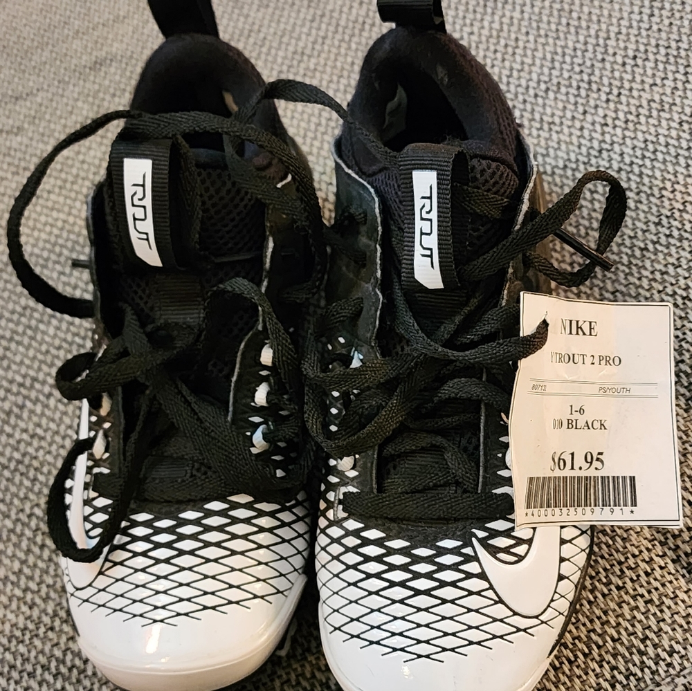 Nike Trout boys baseball cleats New size 1Y